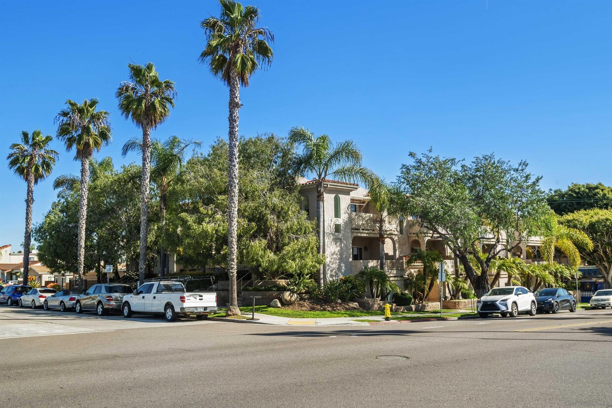 Primary Photo - 1013 Sapphire St