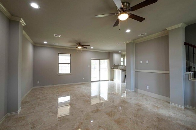 Foto del edificio - 2463 Freeway Manor Dr