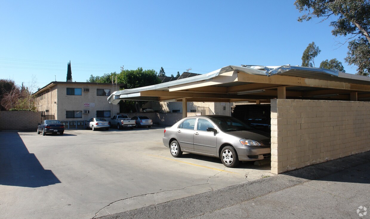 Building Photo - 15011 Vanowen St