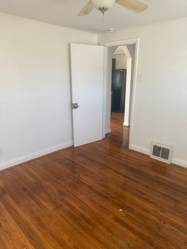 Building Photo - 1ST MONTHS RENT ONLY $1000 - 2 bed 1 bath ...