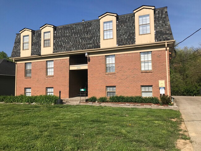 Frente del edificio - 11310 Frenchrone Dr