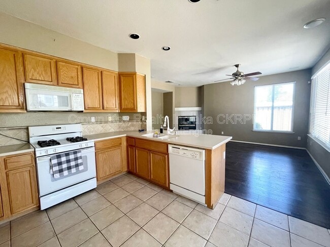 Building Photo - 2664 Ontario Dr