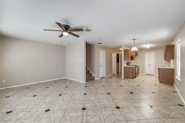 Building Photo - 2326 Kingsway Dr