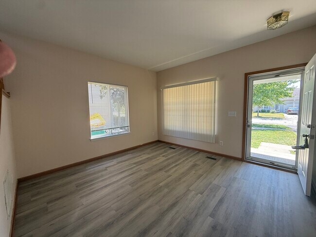 Foto del edificio - 757 Bayles Dr