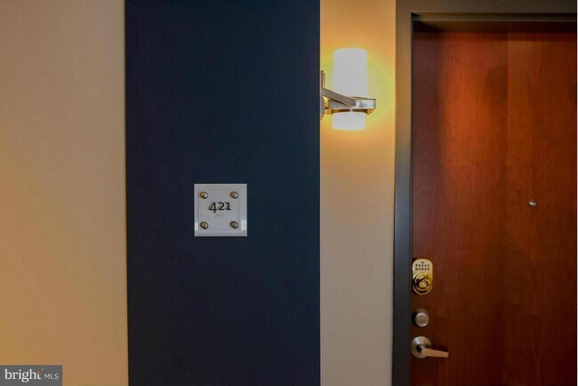 Foto del edificio - 1209 N Charles St