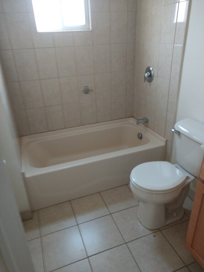 Bathroom - 150 N Midler Ave