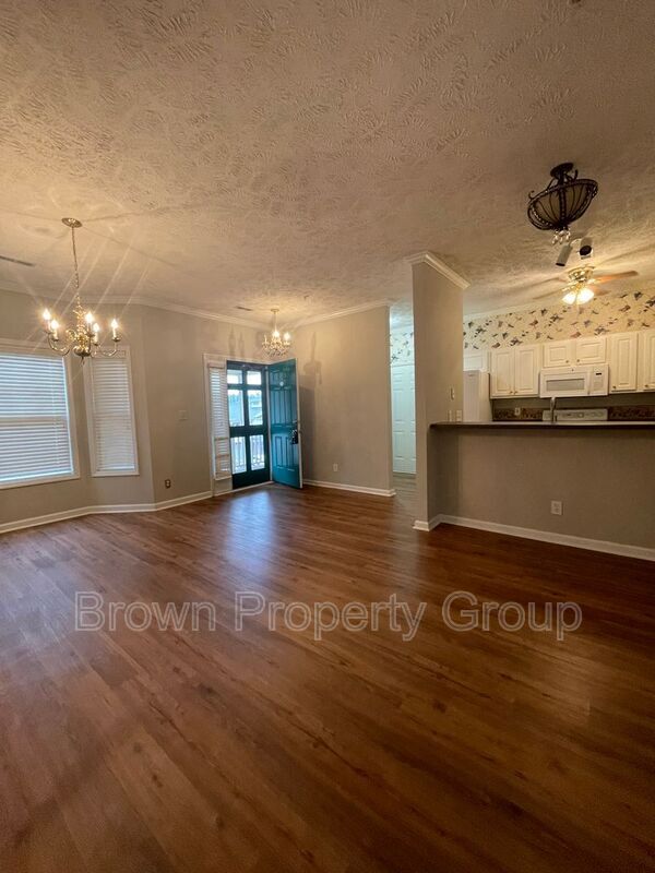 Building Photo - 820 Sage Creek Ln