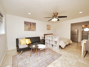 Building Photo - 323 Blossom Valley Dr