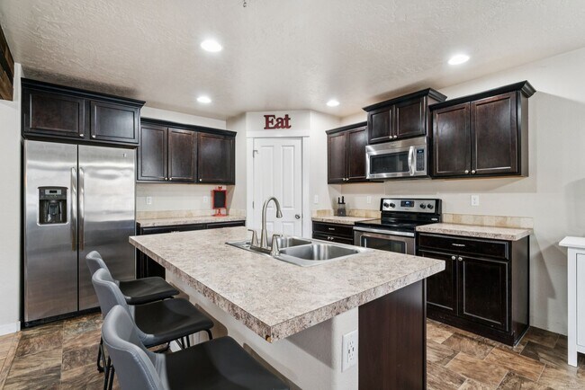 Foto del edificio - Spacious 4 Bed + Bonus | 3 Bath | 2,760 Sq Ft | Star, Idaho
