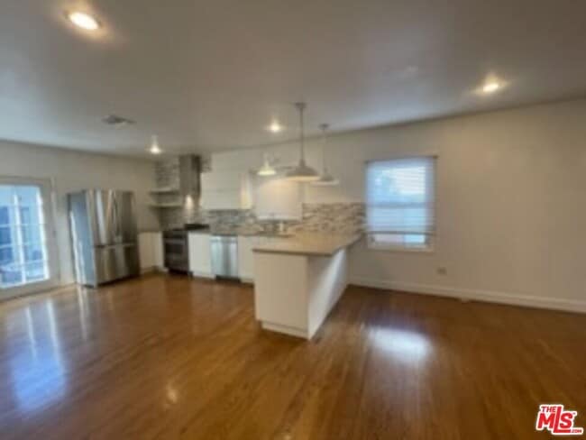 Building Photo - 3869 Hollypark Pl