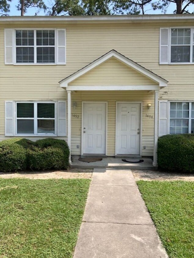 Primary Photo - TWO BEDROOM TOWNHOUSE **(Special; 1st 6mo ...