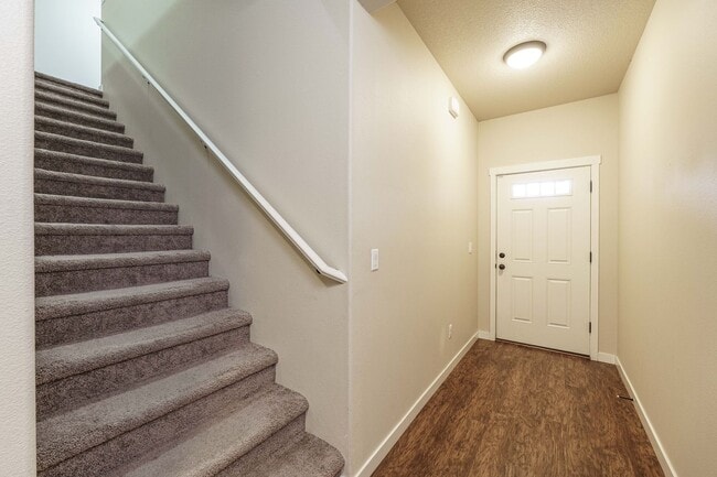 Foto del edificio - ASK ABOUT ONE MONTH FREE SPECIAL - Ask Us How! 3 Bedroom 2.5 Bath Townhome - Convenient Ridgefiel...