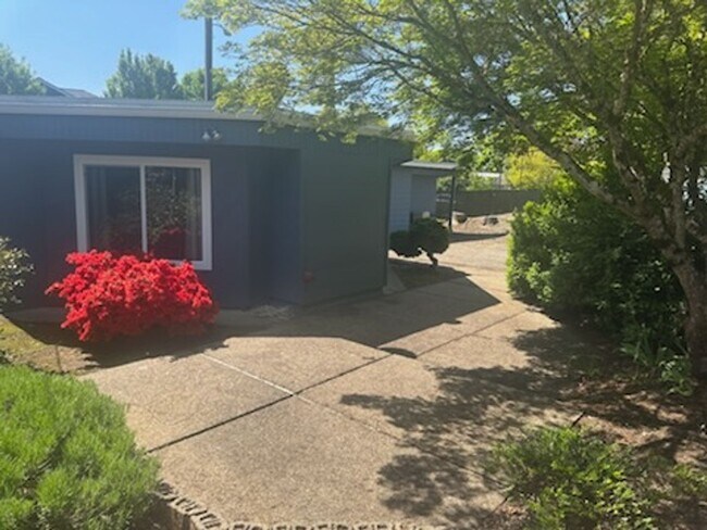 Foto del edificio - Available Now!  One level 2 Bedroom and 2 Bath Home