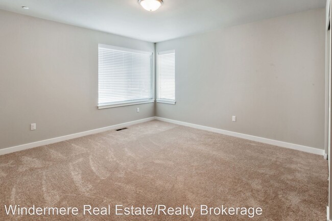 Building Photo - 4 br, 2.5 bath House - 8441 63rd St NE