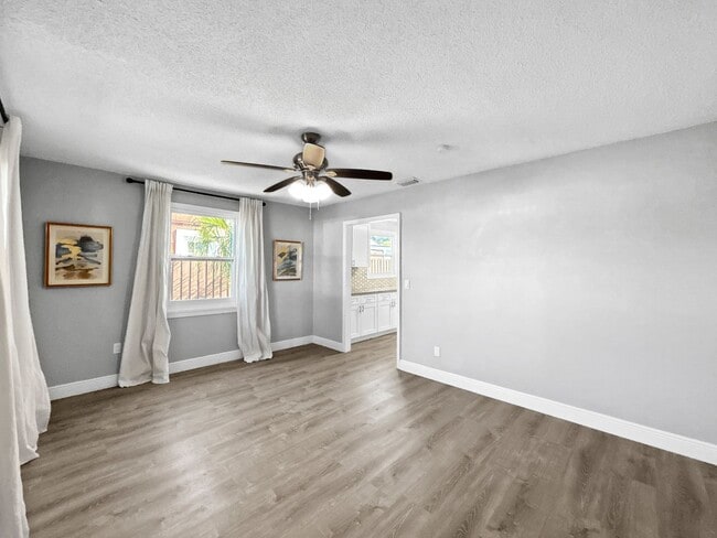 Building Photo - 5408 5th Ave N