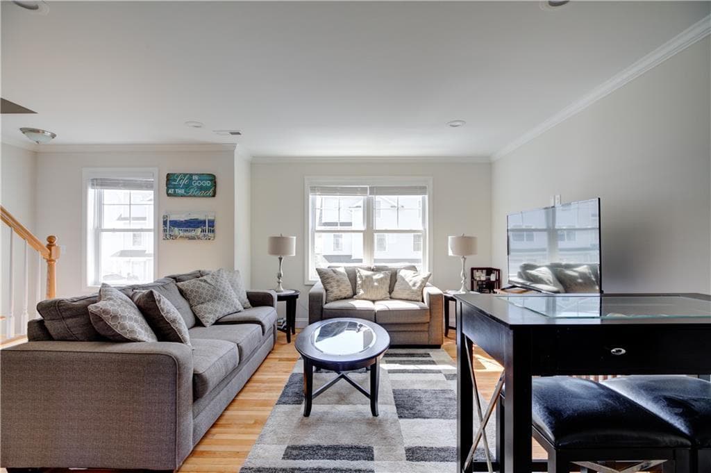 Primary Photo - 17 Mariner Way