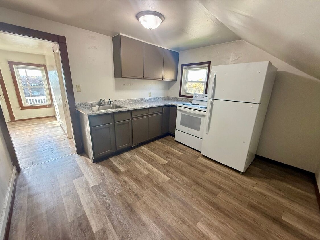 Foto principal - 1305 Merrill Ave