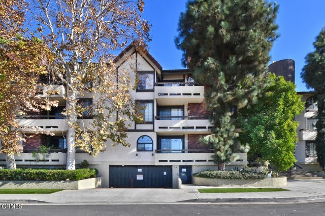 Foto principal - 5534 Encino Ave
