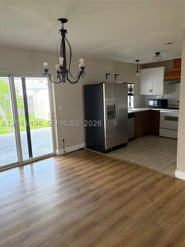 Foto del edificio - 7731 NW 32nd St