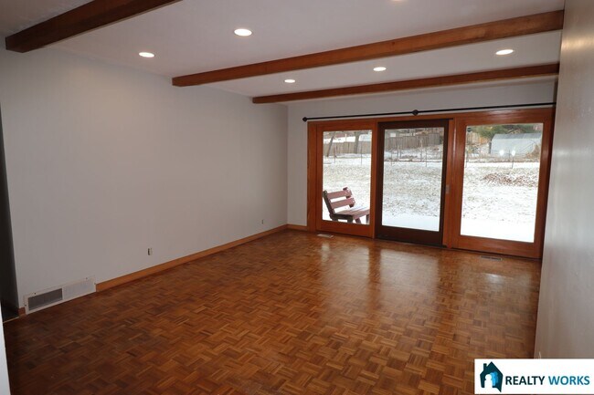 Building Photo - Large 3 bedroom, 2 Bath home available now!