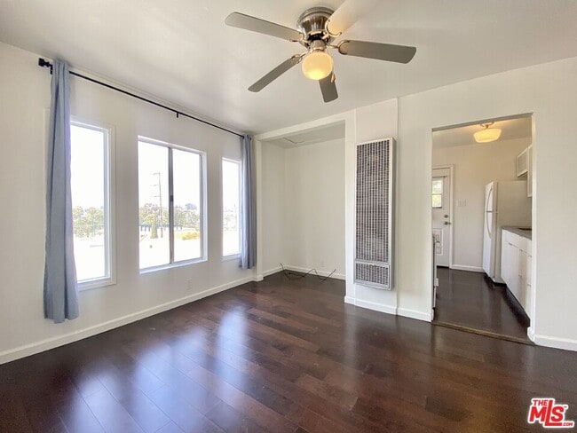 Foto del edificio - 834 Laguna Ave