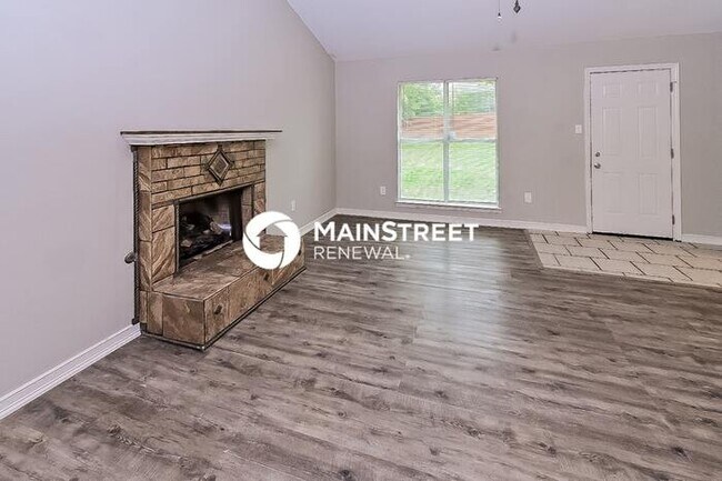 Building Photo - 4 Bedroom Pet-Friendly Home in Horn Lake, MS with Main Street Renewal