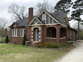 Building Photo - 817 N Salisbury Ave