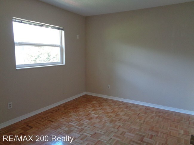 Building Photo - 4 br, 2 bath House - 326 S. Ranger Blvd