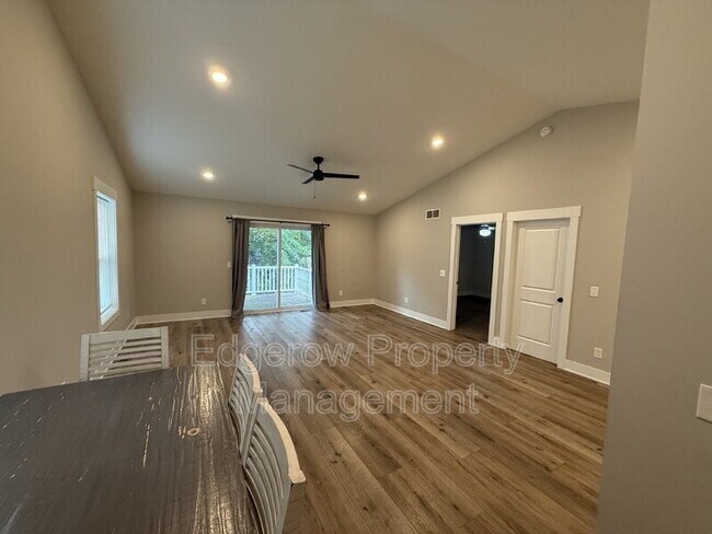 Foto del edificio - 765 68th St SE