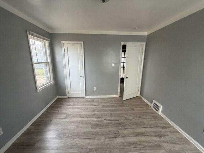 Foto del edificio - For Lease: Totally updated 3 Bedroom 1 Bath Welcome Section 8