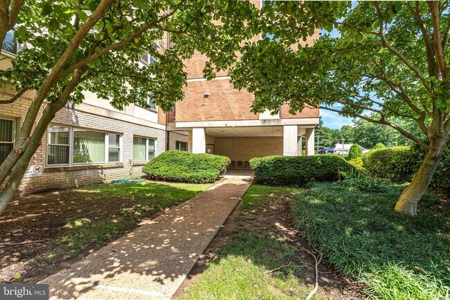 Foto del edificio - 4401 Roland Ave