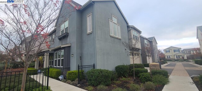 Building Photo - 4328 Sunset View Dr