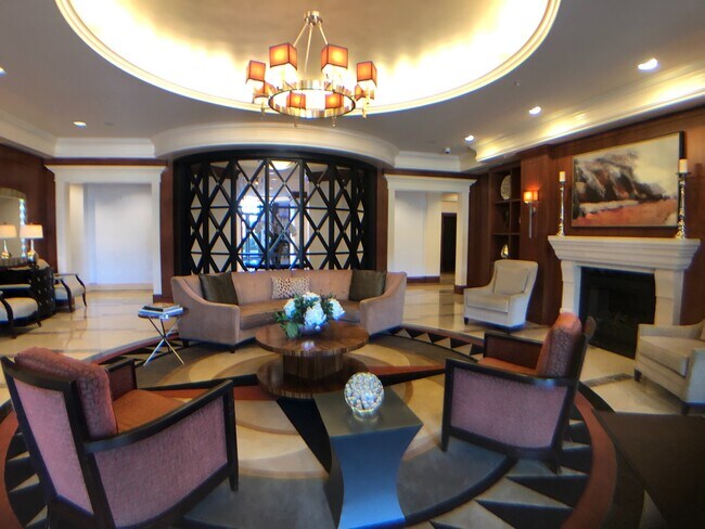 Foto del edificio - Beautiful 1 BR plus den 2 BA luxury condo ...