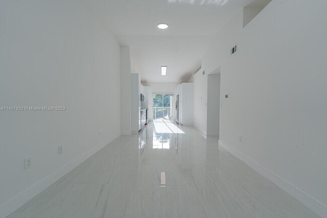Foto del edificio - 6972 NW 179th St