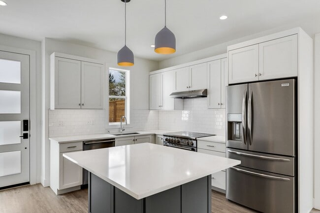 Building Photo - Kirkland Home