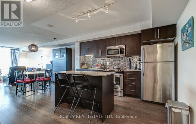 Building Photo - 1171 Queen St W