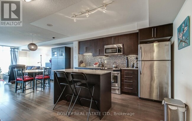 Photo du bâtiment - 1171 Queen St W