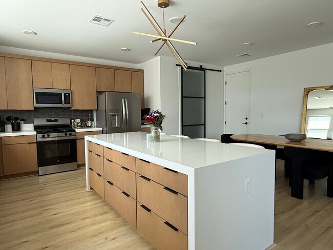 Foto del edificio - 1317 Crimson Sunbird Ave