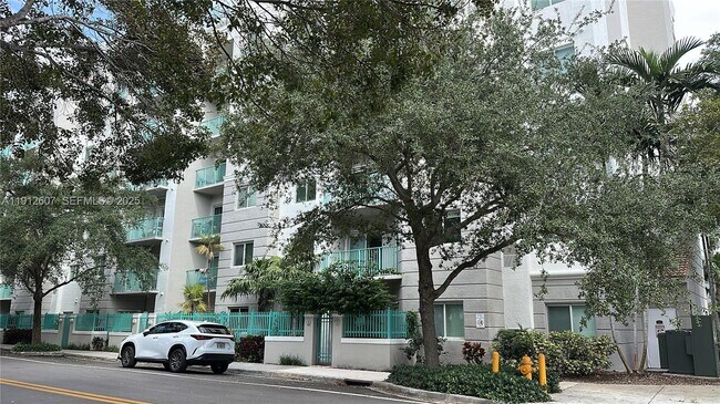 Building Photo - 6001 SW 70th St