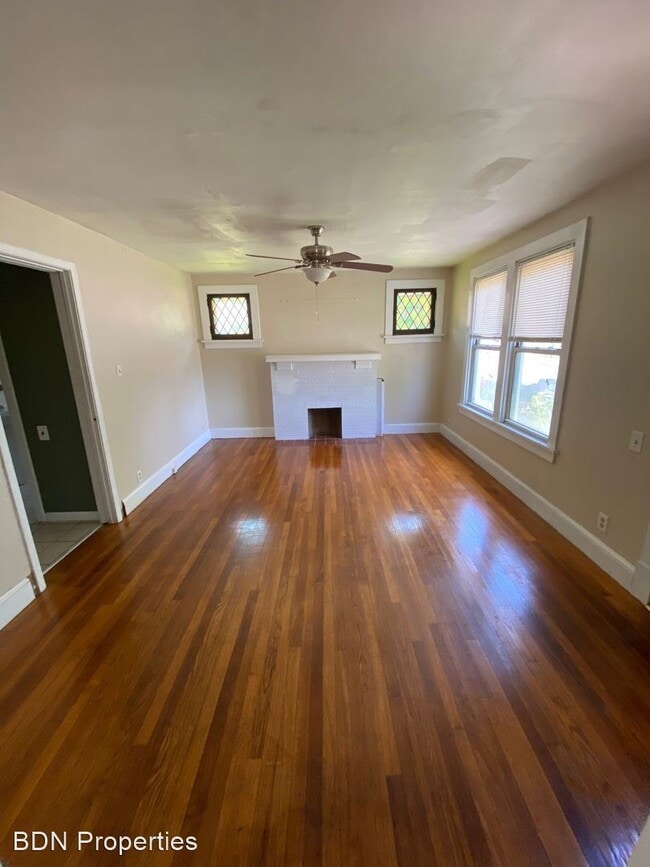 Building Photo - 2 br, 1 bath House - 4075 Bowen St