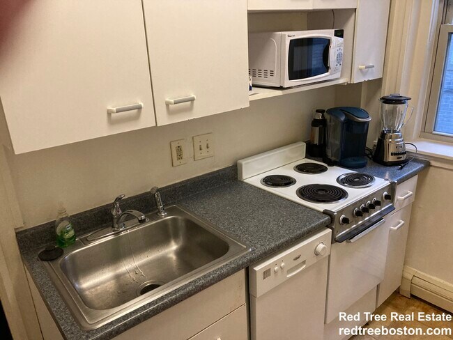 Building Photo - 1669 Commonwealth Ave