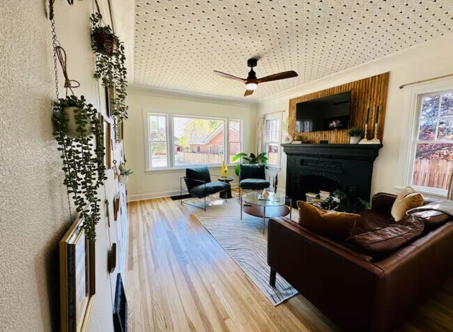 Foto del edificio - Midtown Gorgeous Home on Large Lot