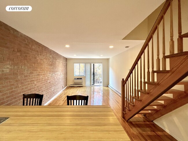 Foto del edificio - 76-15 113th St