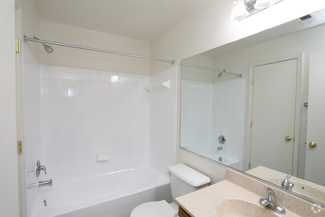 2HAB, 1BA - 877 ft² - The Fields of Manassas