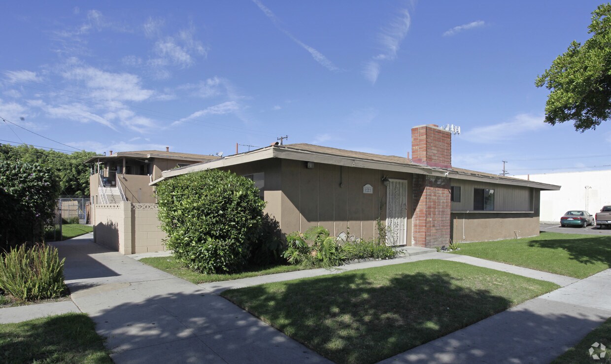 Primary Photo - 121 S Laxore St