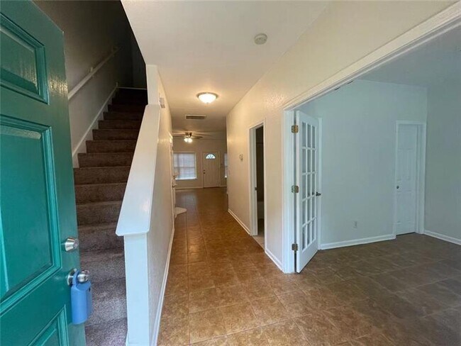 Building Photo - 395 Brookview Dr