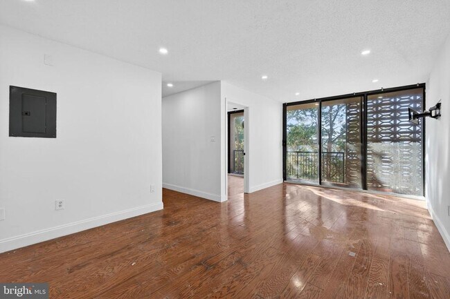 Building Photo - 16 S Van Dorn St