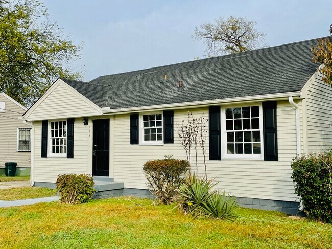 Foto del edificio - 2306 Hammond Dr