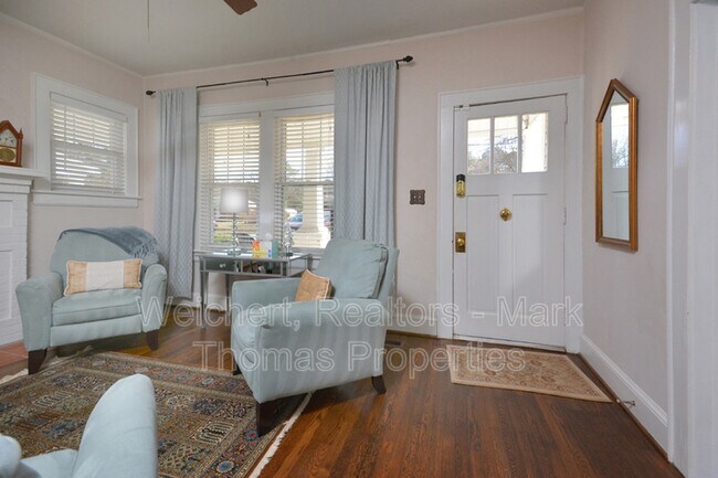 Foto del edificio - 2723 Duke Homestead Rd