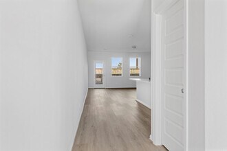 Building Photo - 27806 Western Crk Ct